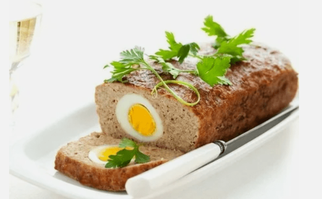 Rolo de carne com um ovo na dieta de Ducan