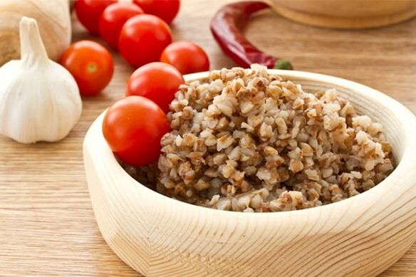 Mingau de trigo sarraceno com legumes
